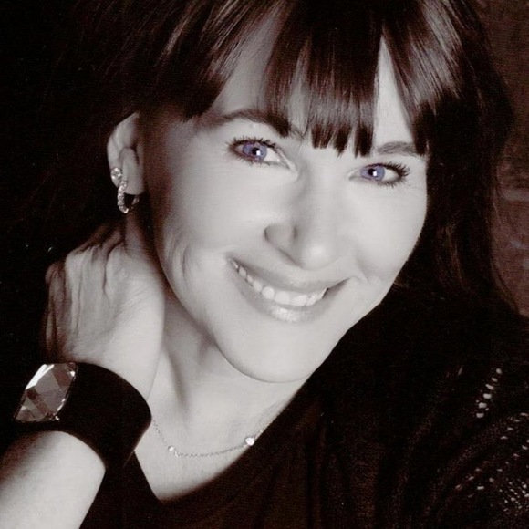 Meet your Posher, Brooke - Picture 1 of 1